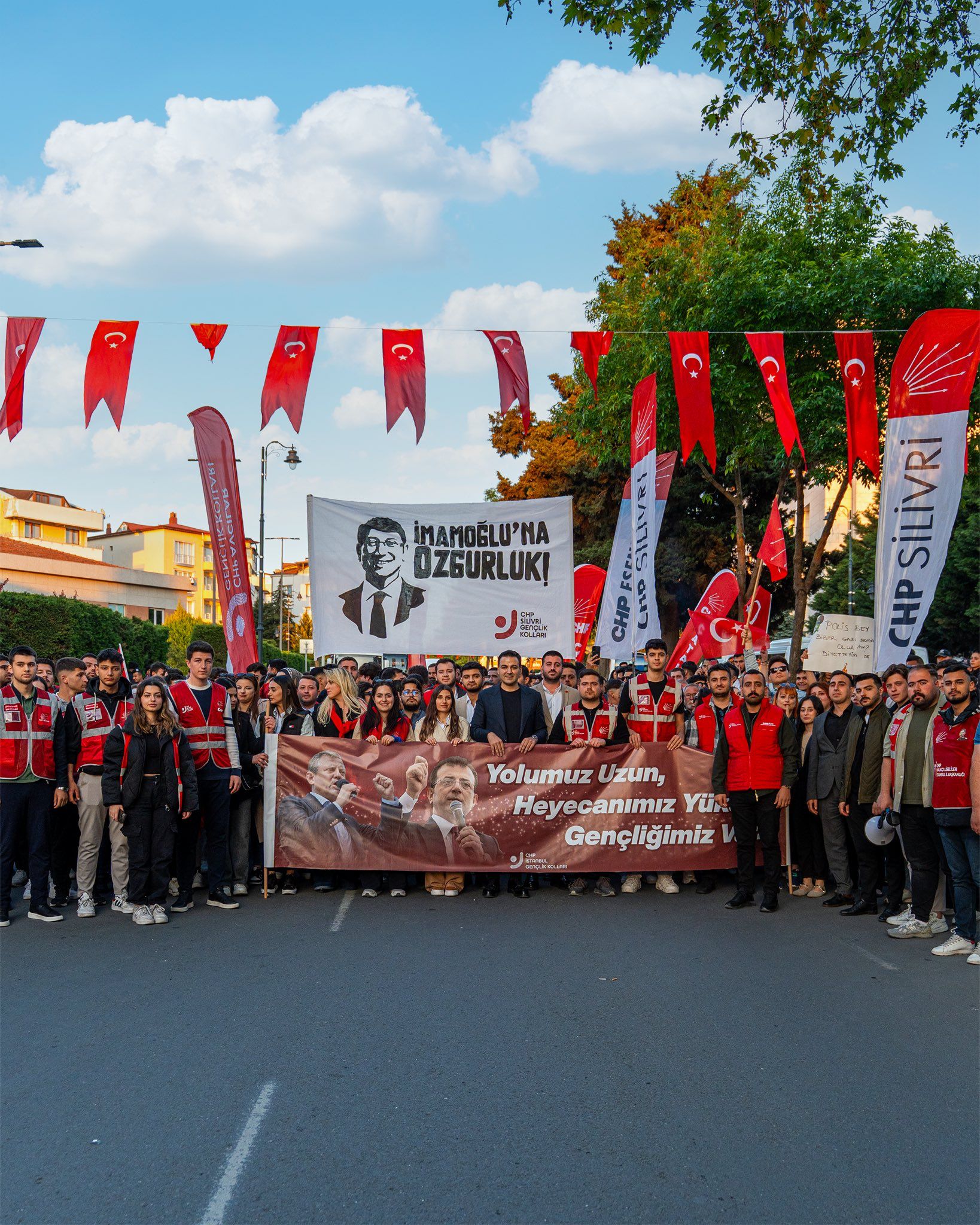 Gençlik Korteji İle Özgürlüğe Yürüyoruz.